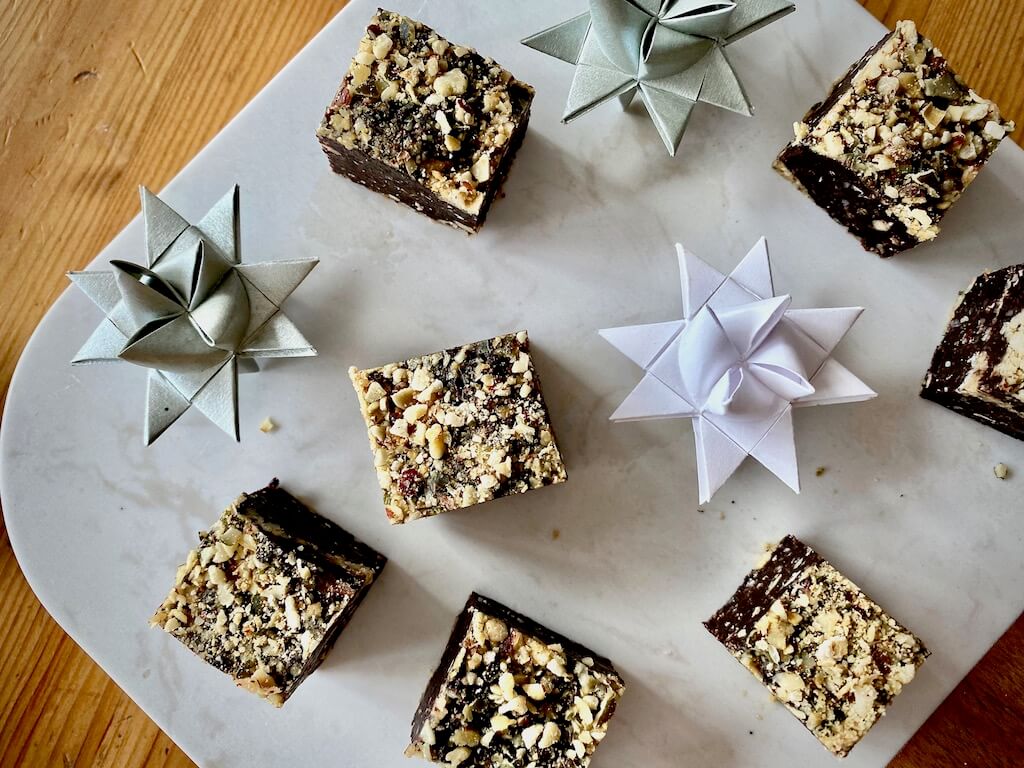 Gesunder Schoko-Fudge mit Müslistreuseln